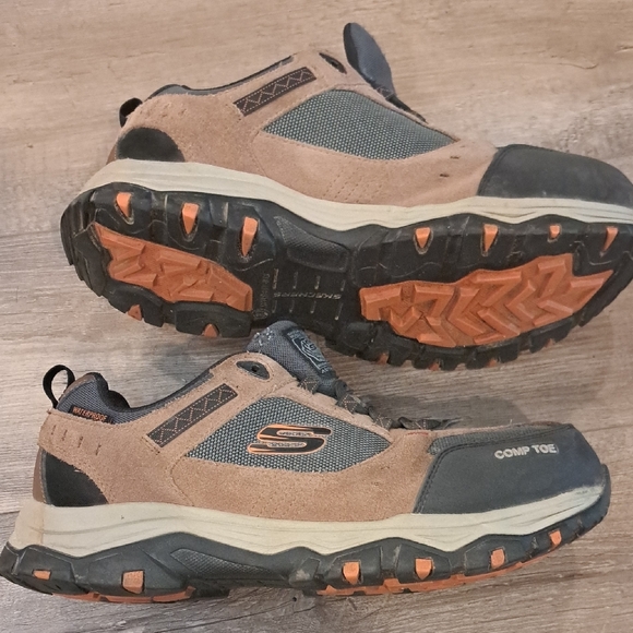 Skechers Brown and Black Construction Shoes With Comp Toe. - Picture 9 of 16